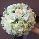 фешенебильний букет із білої еустоми